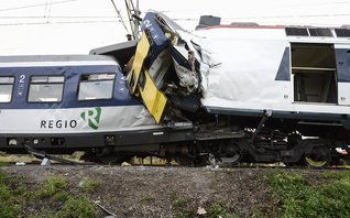 Крушение поездов в Швейцарии: причина остается загадкой, найдено тело машиниста