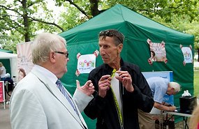 ФОТО DELFI: На общественном мероприятии мэр Таллина беседовал с известным карманником