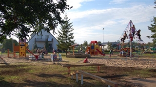 Eesti Energia подарила поселку Ольгина детскую площадку
