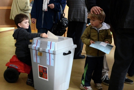 Парламентские выборы завершились в Чехии, лидируют социал-демократы