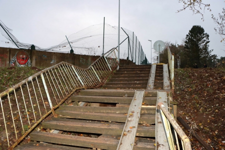Кривой ремонт "зелёной" лестницы в Силламяэ - кто ответит?